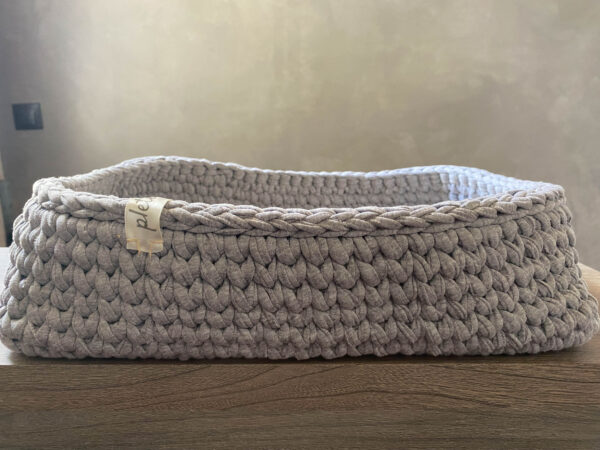 Καλάθι πλεκτό χειροποίητο σε γκρι χρώμα με ξύλινο πάτο - 1