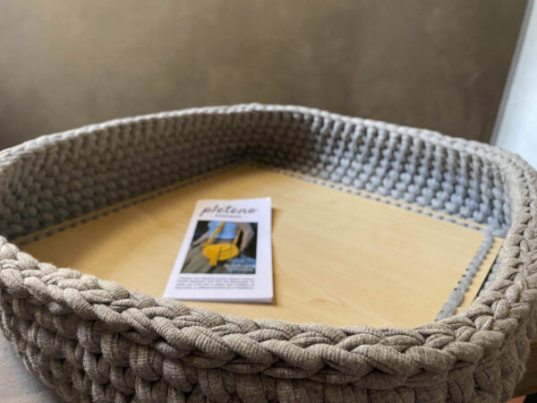 Καλάθι πλεκτό χειροποίητο σε γκρι χρώμα με ξύλινο πάτο - 1