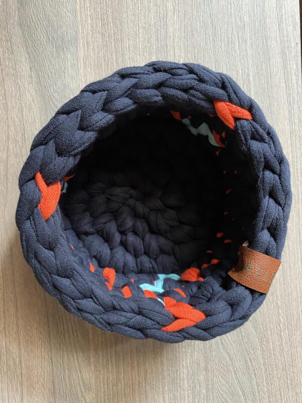 Καλάθι πλεκτό χειροποίητο σε μπλε χρώμα με σχέδιο - 2