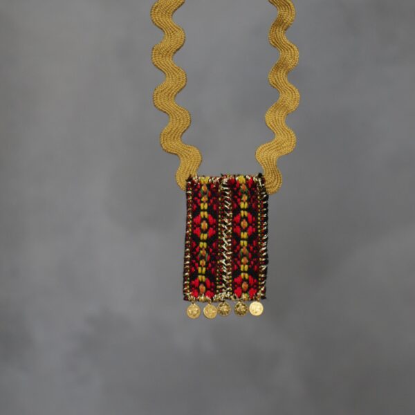 Χειροποίητο κολιέ εμπνευσμένο από φορεσιά της Θράκης