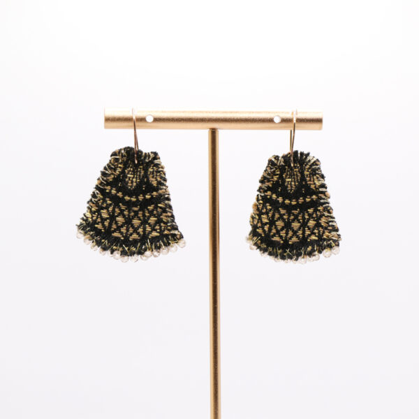 Χειροποίητα σκουλαρίκια εμπνευσμένα από φορεσιά της Θράκης