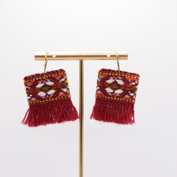 Χειροποίητα σκουλαρίκια εμπνευσμένα από φορεσιά της Θράκης