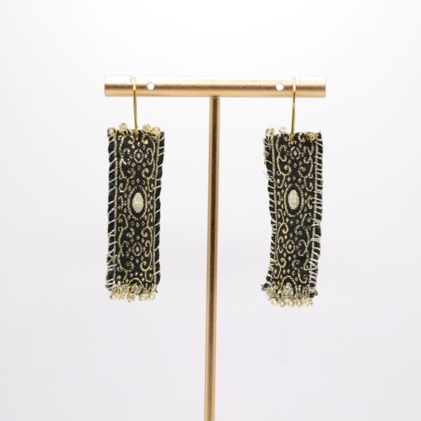 Χειροποίητα σκουλαρίκια εμπνευσμένα από φορεσιά της Θράκης