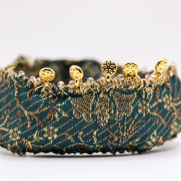 Χειροποίητο βραχιόλι εμπνευσμένο από φορεσιά της Θράκης